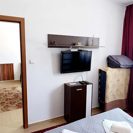 Apartment One-bedroom In Cedar 3 *